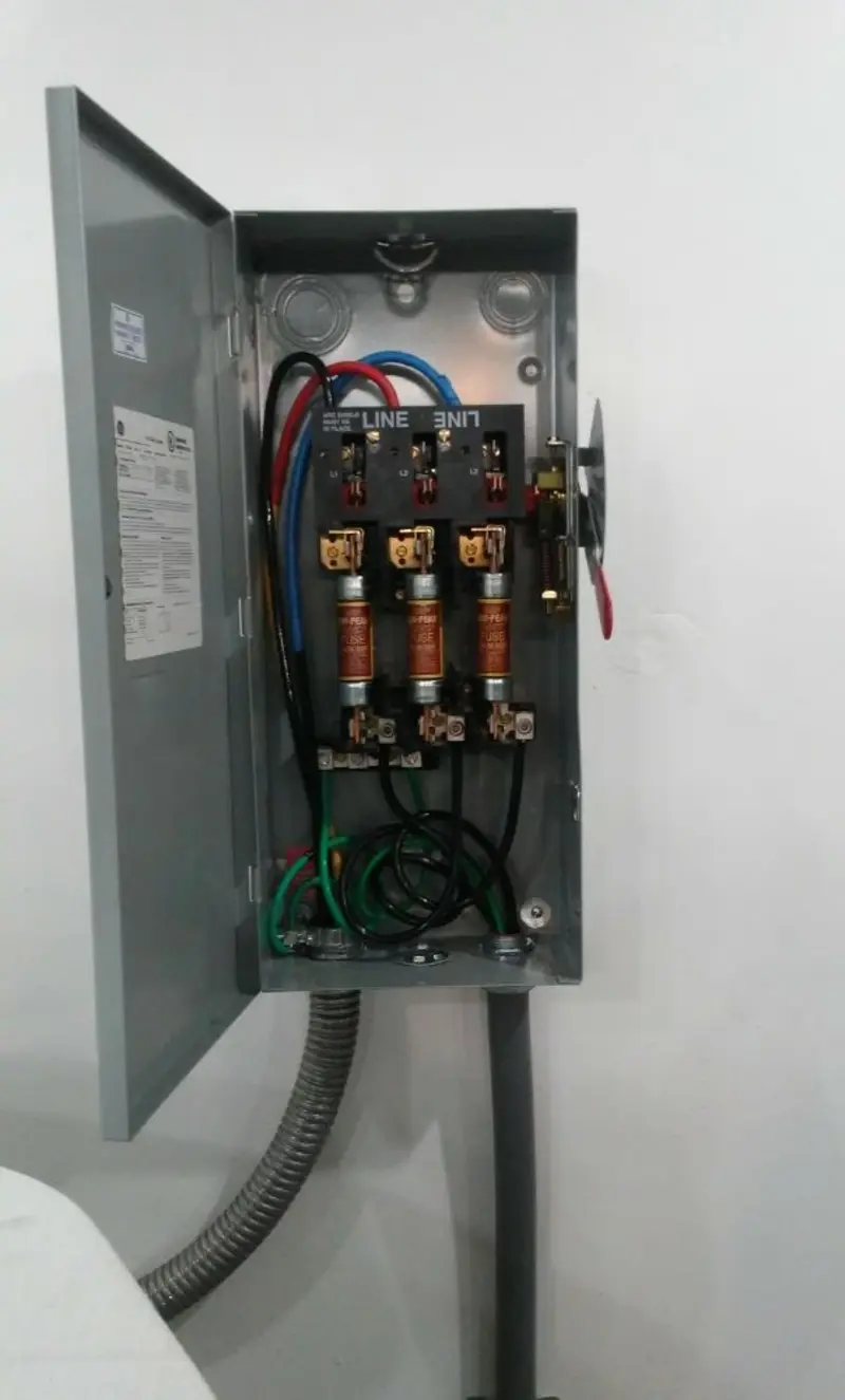 Three-phase disconnect switch installed for Smoke Detector Installation in Tallapoosa
